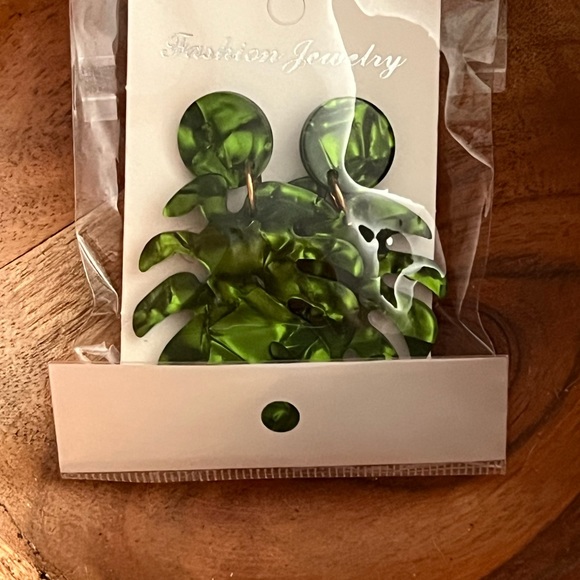 Emerald Green Palm Earrings Palm Leaf Fashion Earrings - Picture 5 of 5